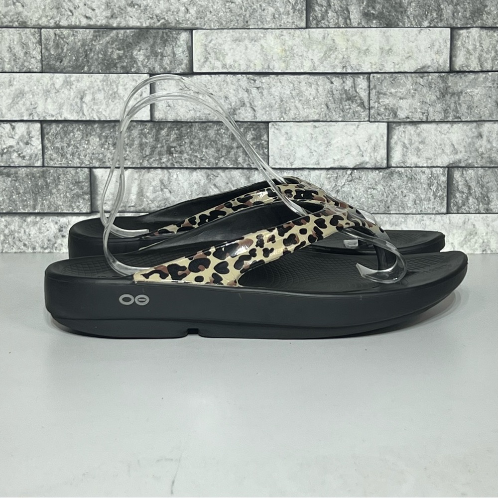 OOFOS Womens 10 OOlala Recovery Sandals Black Leopard Print Flip Flops